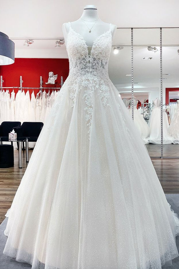 Chicloth Spaghetti Straps Tulle Lace Appliques A-Line Wedding Dresses