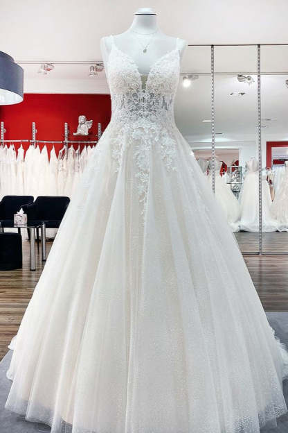 Chicloth Spaghetti Straps Tulle Lace Appliques A-Line Wedding Dresses