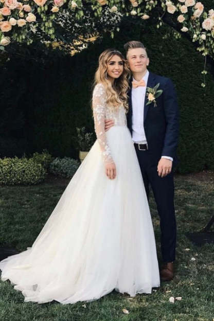 Chicloth Long Sleeves Beach Wedding Dress With Appliques Open Back