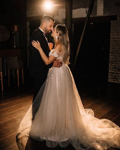 Chicloth Champagne Off-the-Shoulder Beach Wedding Dress Tulle With Appliques