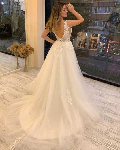 Chicloth Gorgeous V-Neck Tulle Wedding Dress Sleeveless