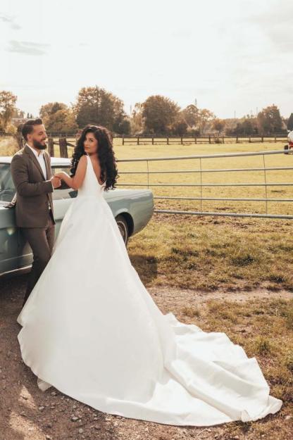 Chicloth White Sleeveless Wedding Dress Mermaid Long With Slit