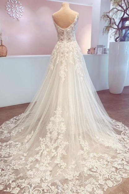 Chicloth Spaghetti-Straps V-Neck Wedding Dress Lace Tulle Bridal Gowns