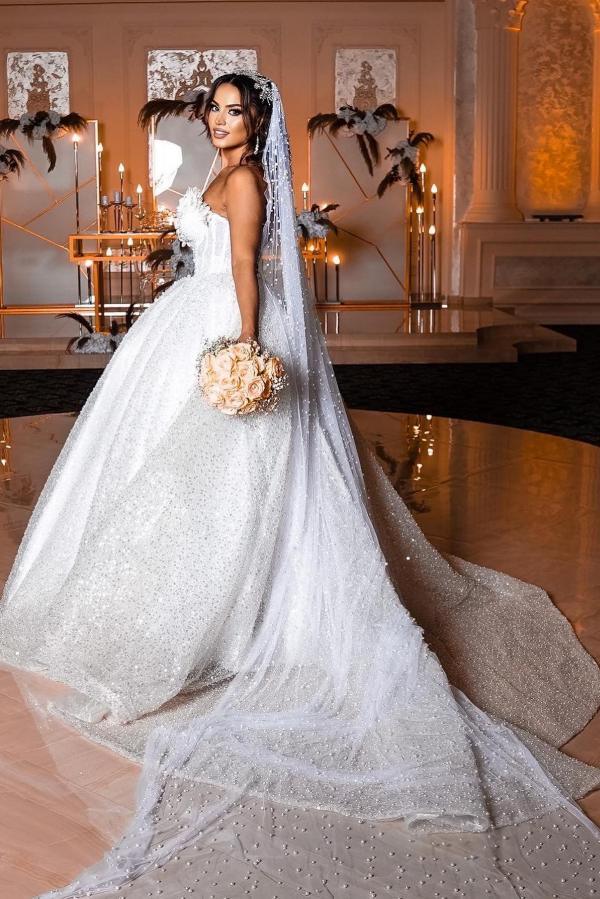 Beautiful Sweetheart Strapless Pearls Bridal Dress Sleeveless Glitter Sequins Wedding Dress