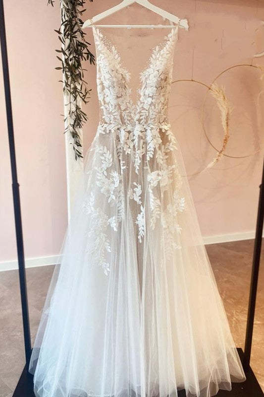 Chicloth Tulle Wedding Dress V-Neck Sleeveless With Appliques
