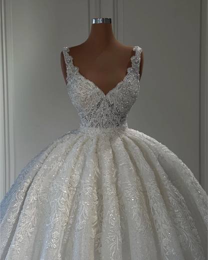 Chicloth V-Neck Sleeveless Wedding Dress Ball Gown With Lace Appliques