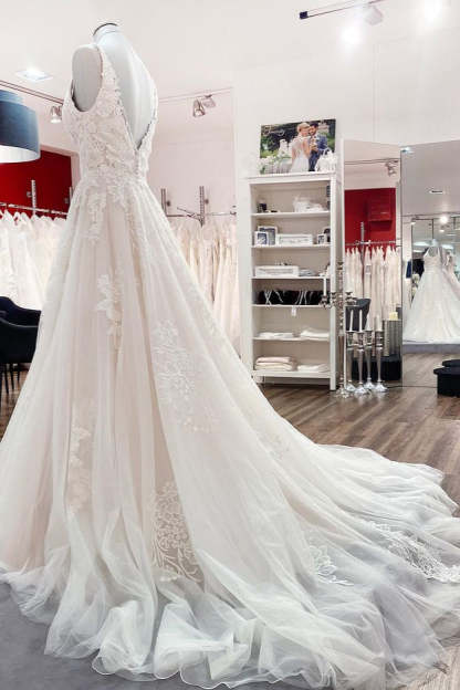 Chicloth Simple Tulle Lace V Neck Appliques A-Line Wedding Dresses Long