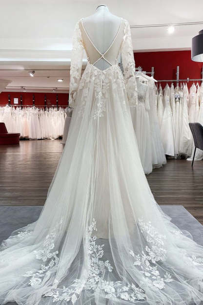 Chicloth  Tulle Ivory Long Sleeves Lace Appliques Wedding Dresses Long
