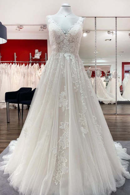 Chicloth Simple Tulle Lace V Neck Appliques A-Line Wedding Dresses Long