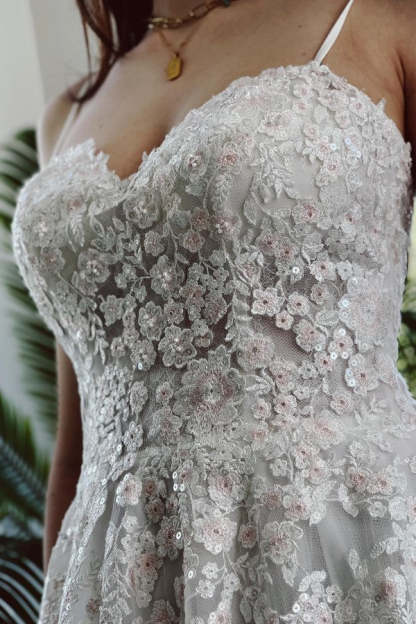 Chicloth Spaghetti-Straps Appliques Wedding Dress A-Line Sweetheart