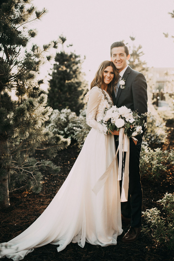 Chic Tulle A-Line Wedding Dress with Long Sleeves and Appliques