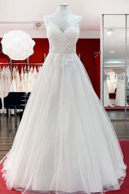 Chicloth Graceful Ivory Tulle  Ruffles A-Line Wedding Dresses