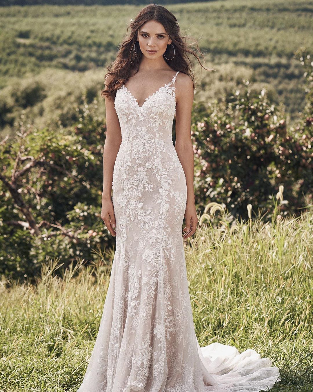 Mermaid ivory lace sleeveless long wedding dress