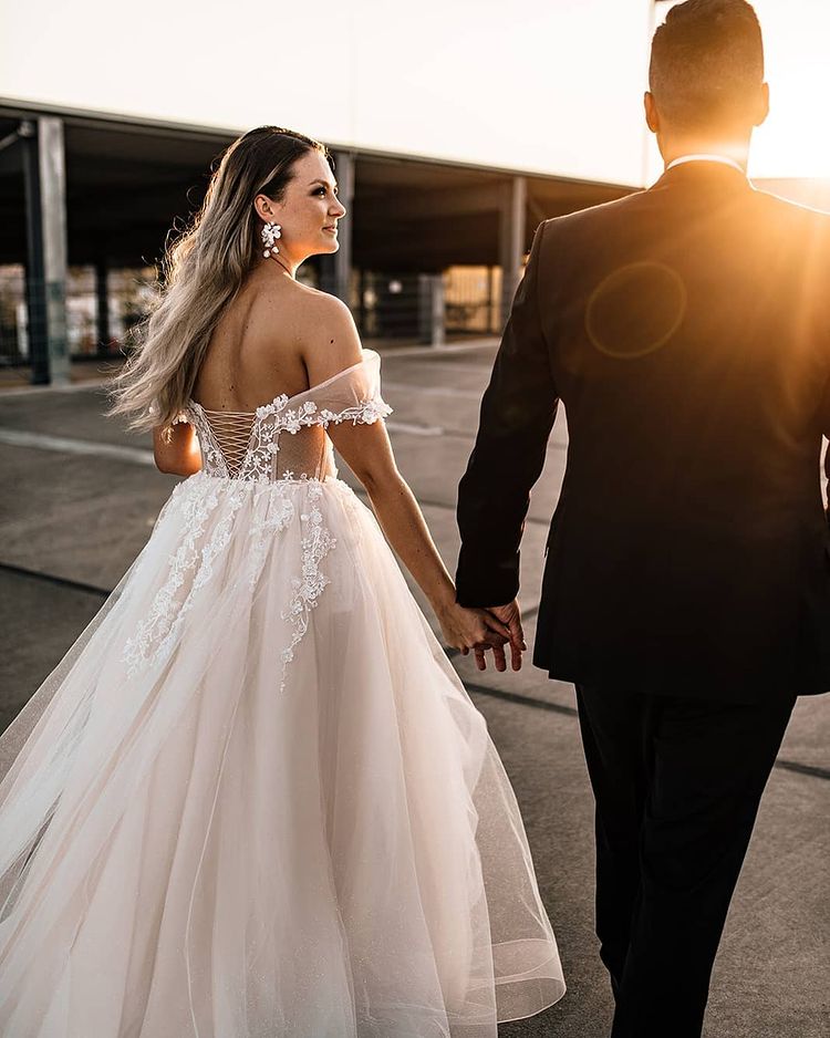 Chicloth Champagne Off-the-Shoulder Beach Wedding Dress Tulle With Appliques