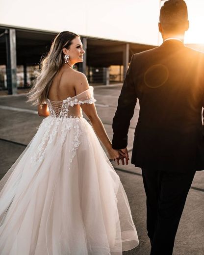 Chicloth Champagne Off-the-Shoulder Beach Wedding Dress Tulle With Appliques
