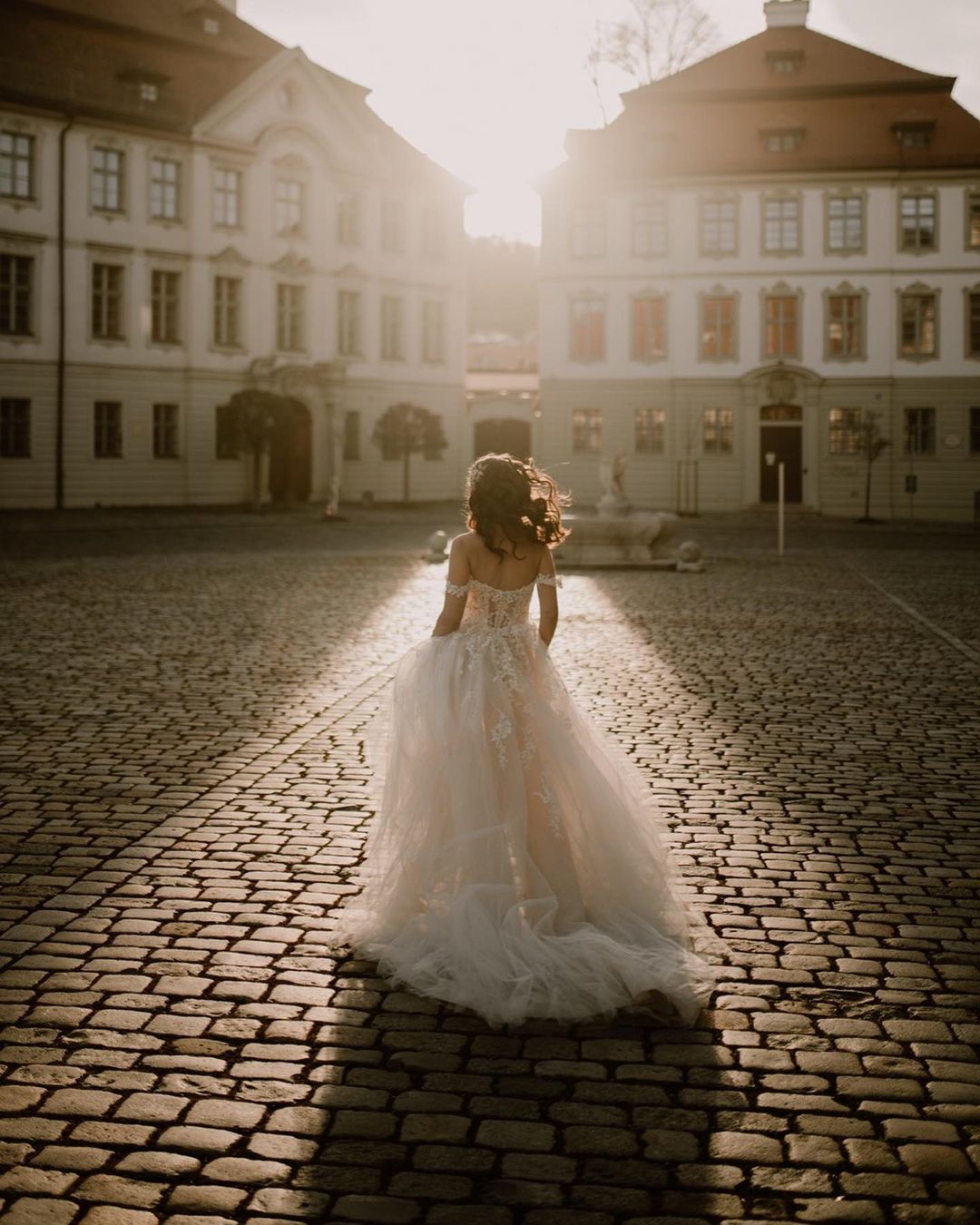 Chicloth Off-the-Shoulder Beach Wedding Dress Tulle With Appliques