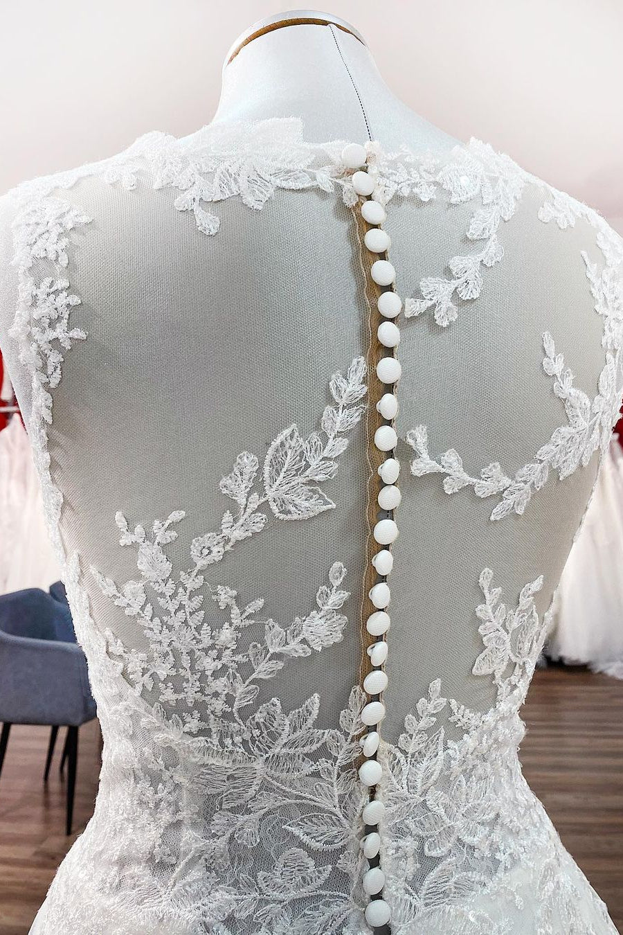 Chicloth Graceful Jewel Tulle Ivory A-Line Wedding Dresses With Lace Appliques