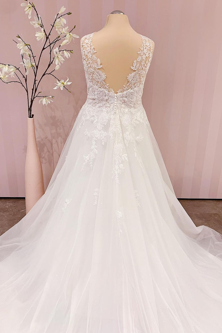 Chicloth Delicate Lace V-Neck Long Wedding Dress Sleeveless