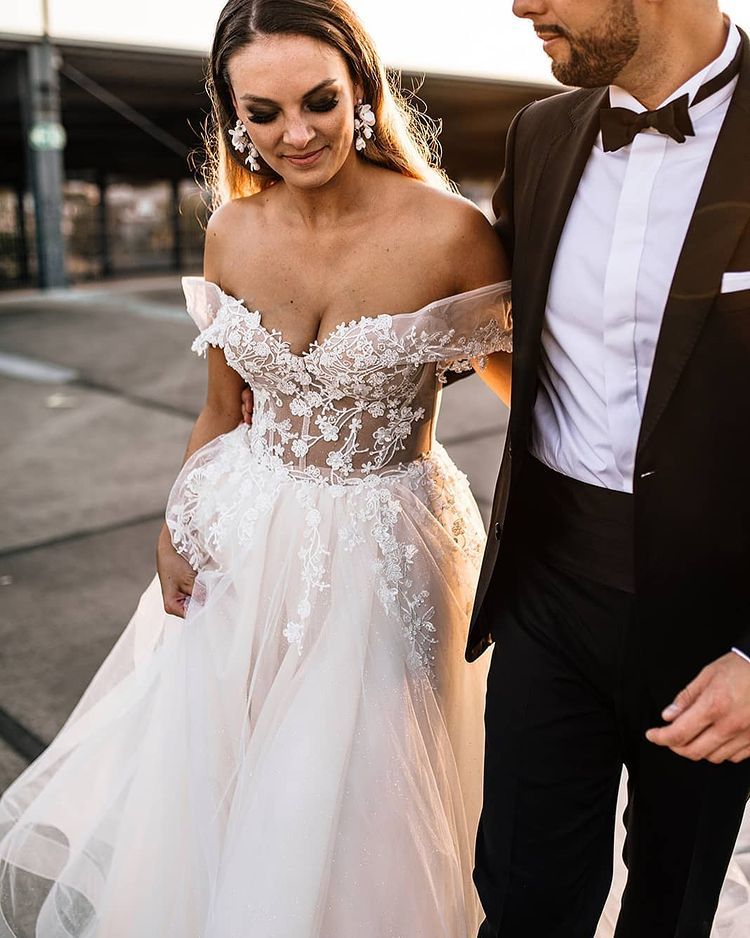Chicloth Champagne Off-the-Shoulder Beach Wedding Dress Tulle With Appliques