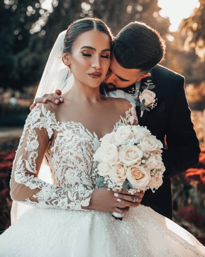 Chicloth Long Sleeves Ball Gown Wedding Dress V-Neck Tulle With Lace Beads