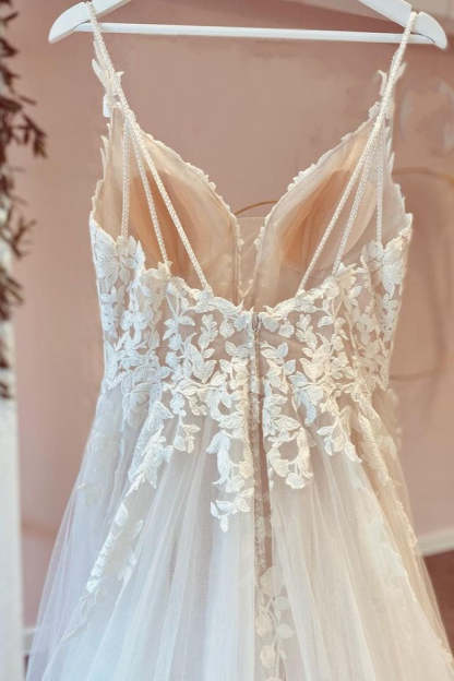 Chicloth Spaghetti-Straps Bridal Dress Sleeveless Tulle Appliques