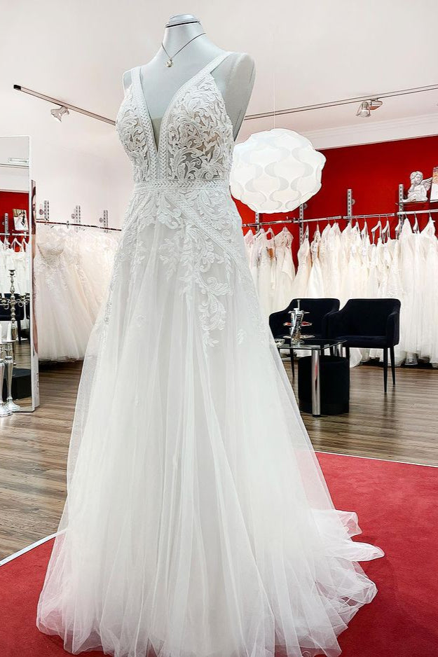 Chicloth Sleeveless Ivory Lace Appliques A-Line Wedding Dresses