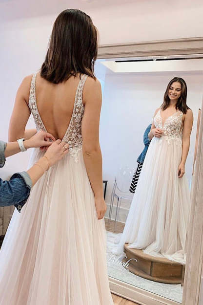 Chicloth Open Back Lace Wedding Dress Sleeveless Tulle With Lace