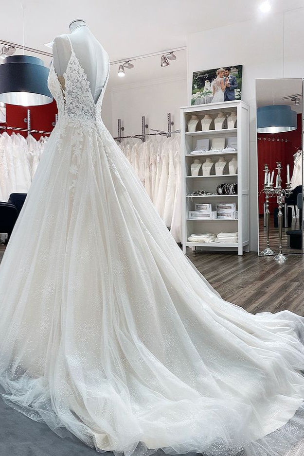 Chicloth Spaghetti Straps Tulle Lace Appliques A-Line Wedding Dresses