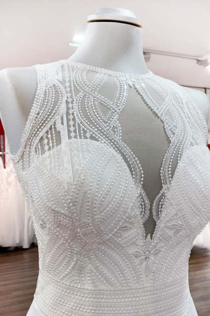 Chicloth Chiffon Jewel Ruffles Appliques A-Line Wedding Dresses
