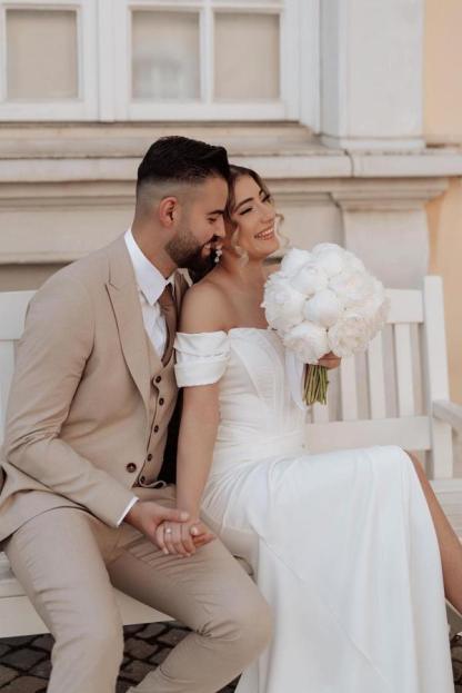 Chicloth Off-the-Shoulder White Wedding Dress Mermaid With Slit