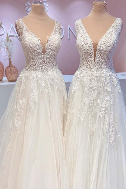 Chicloth Open Back Sleeveless Wedding Dress Tulle With Lace