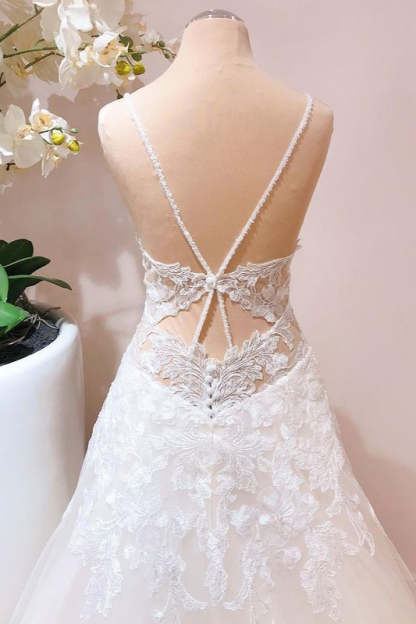 Chicloth A-Line Lace Appliques Wedding Dress Tulle Bridal Gown