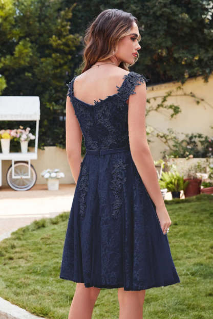 Elegant Scoop Neck Tulle Lace Short Homecoming Dress Sleeveless Appliques Mini Party Dress - Prom Dresses
