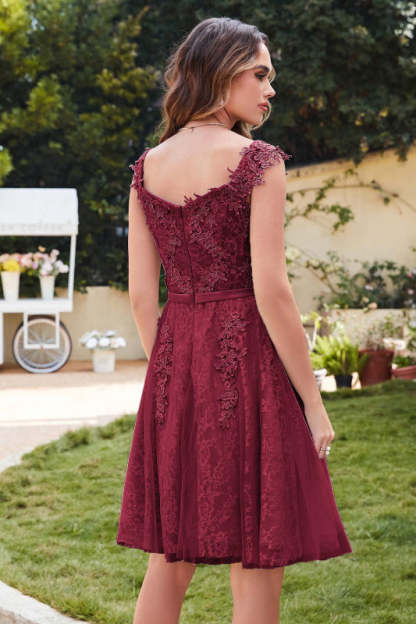 Elegant Scoop Neck Tulle Lace Short Homecoming Dress Sleeveless Appliques Mini Party Dress - Prom Dresses