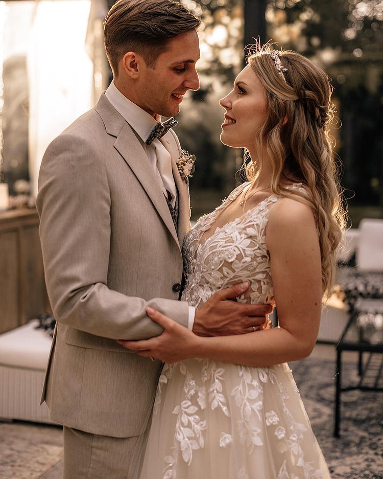 Chicloth Champagne Tulle Wedding Dress Sleeveless Open Back