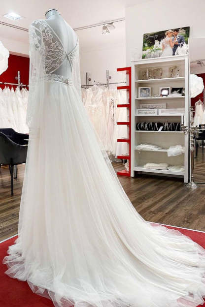 Chicloth Sweetheart Tulle Beadings Lace Appliques Wedding Dresses With Long Sleeves