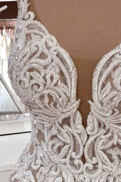 Chicloth Spaghetti-Straps V-Neck Wedding Dress Sleeveless With Lace Appliques