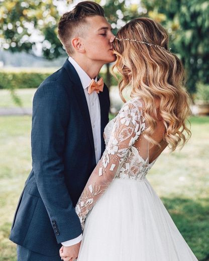 Chicloth Long Sleeves Beach Wedding Dress With Appliques Open Back