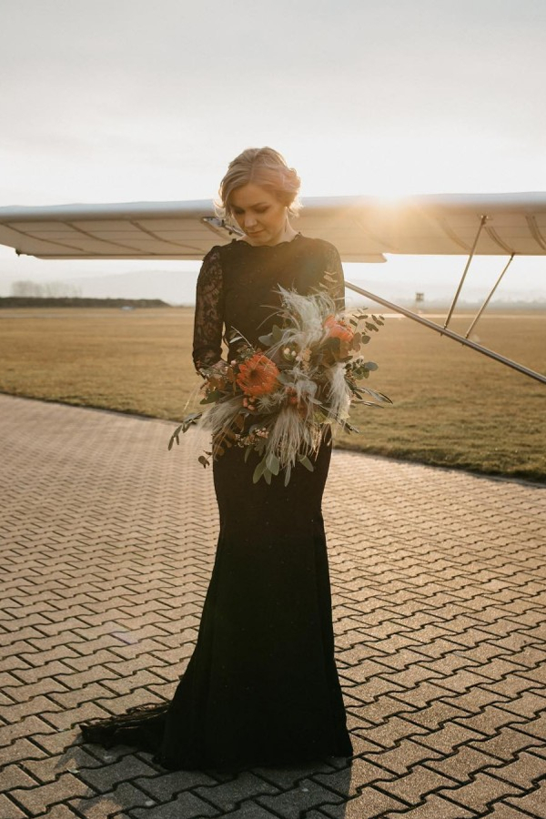 Sexy Black Long Mermaid Wedding Dress Long Sleeves Crew Neck Bridal Dress