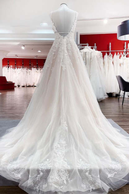 Chicloth Sleeveless Tulle V Neck Ruffles Wedding Dresses With Lace