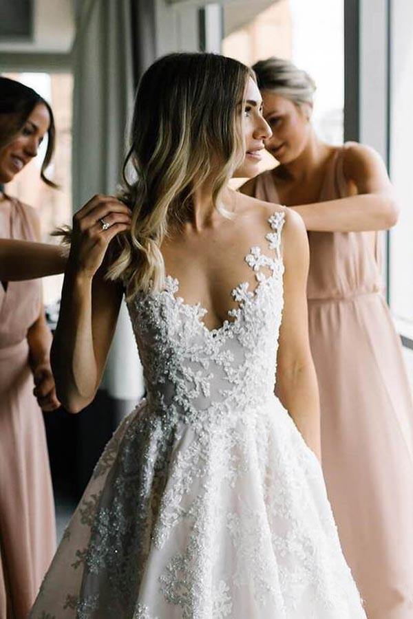 Chicloth Sleeveless Long Wedding Dress With Lace Appliques
