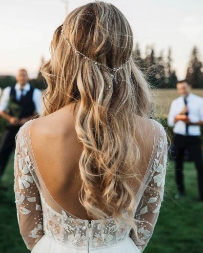 Chicloth Long Sleeves Beach Wedding Dress With Appliques Open Back