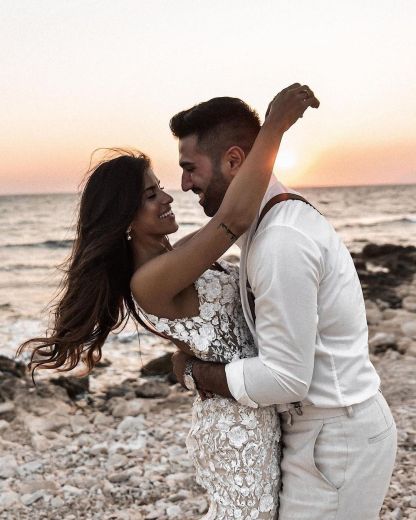 Chicloth V-Neck Sleeveless Mermaid Wedding Dress With Appliques Bridal Gown