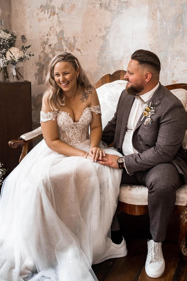 Chicloth Off-the-Shoulder Wedding Dress Tulle Lace Long