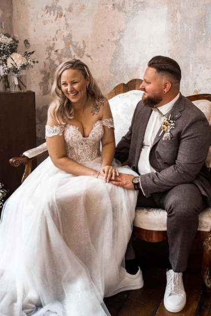 Chicloth Off-the-Shoulder Wedding Dress Tulle Lace Long