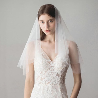 Fashion pearl Tulle Beads With Comb Wedding Veils | Bridelily - wedding veils