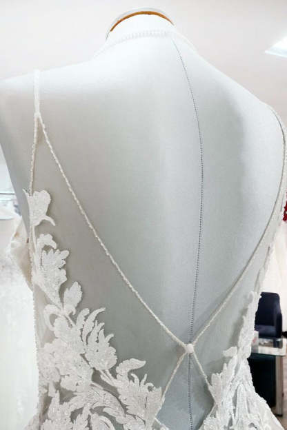 Chicloth Graceful Spaghetti Straps Tulle V Neck Sequins Wedding Dresses With Lace Appliques