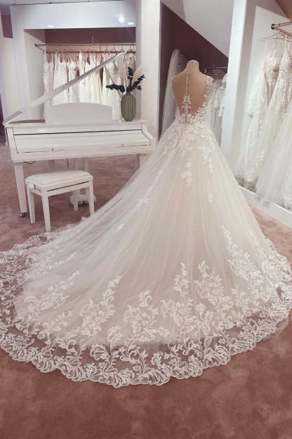 Chicloth Lace Cap Sleeve Wedding Dress Princess Bridal Gown