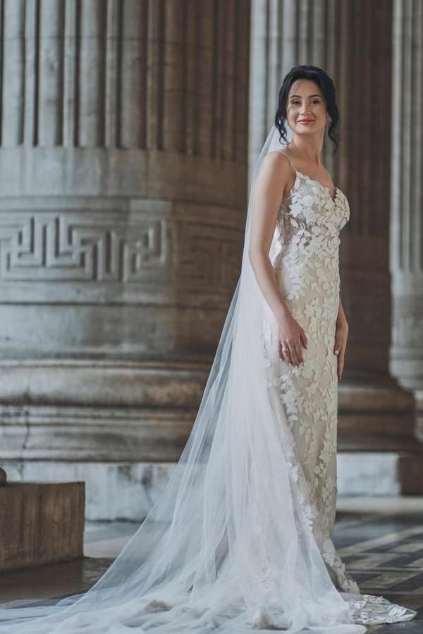 Elegant V-Neck Spaghetti Straps Sleeveless Mermaid Lace Wedding Dresses