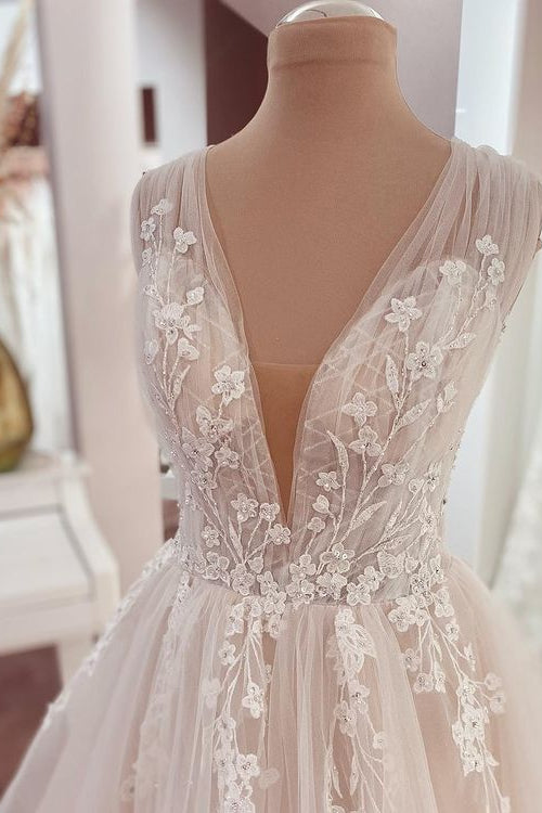 Chicloth V-Neck Sleeveless Wedding Dress Tulle Lace Appliques